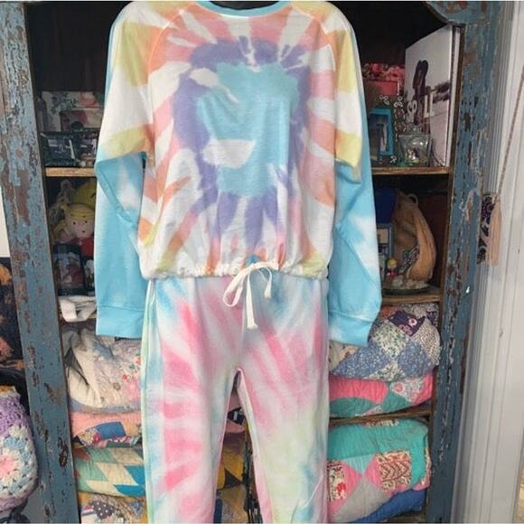 NEW TIE DYE SWEATSUIT OR LOUNGEWEAR JOGGERS SET OR PAJAMAS - TOP & PANTS - Picture 1 of 6